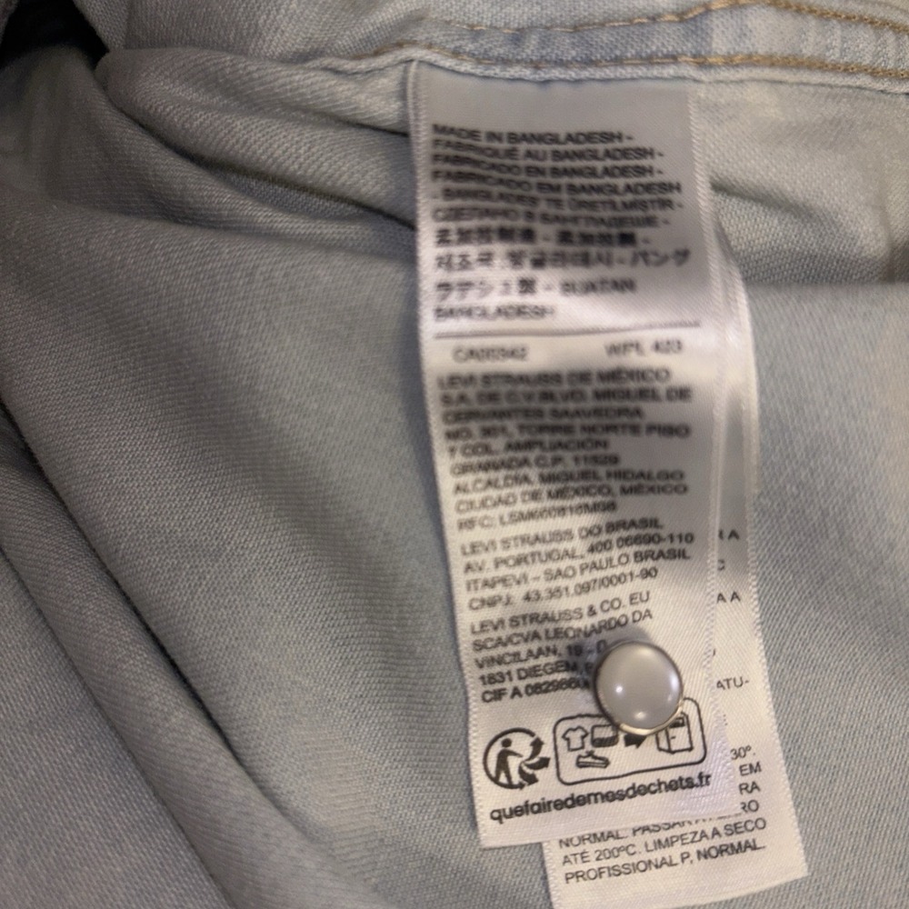 Levi's Essential Western Shirt Women Size Large Denim Standard Fit Pearl Snap - Picture 6 of 7